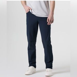 Vuori Men’s Meta Pant Classic Waist 38 Length 32 Navy Blue Trousers NWT
